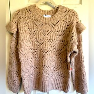 NWT- Old Navy Women's Beige Knit Sweater. Acrylic/wool.
XS